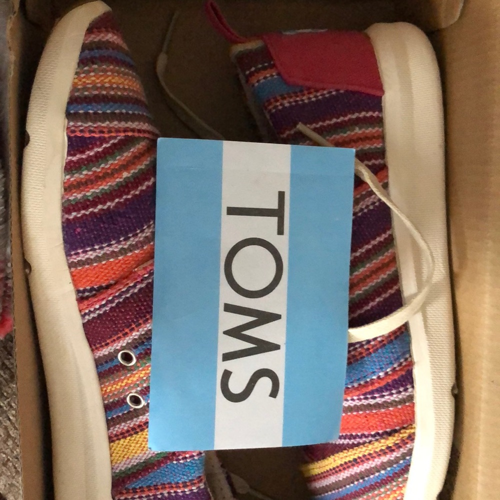 Toms raspberry tribal woven sneaker